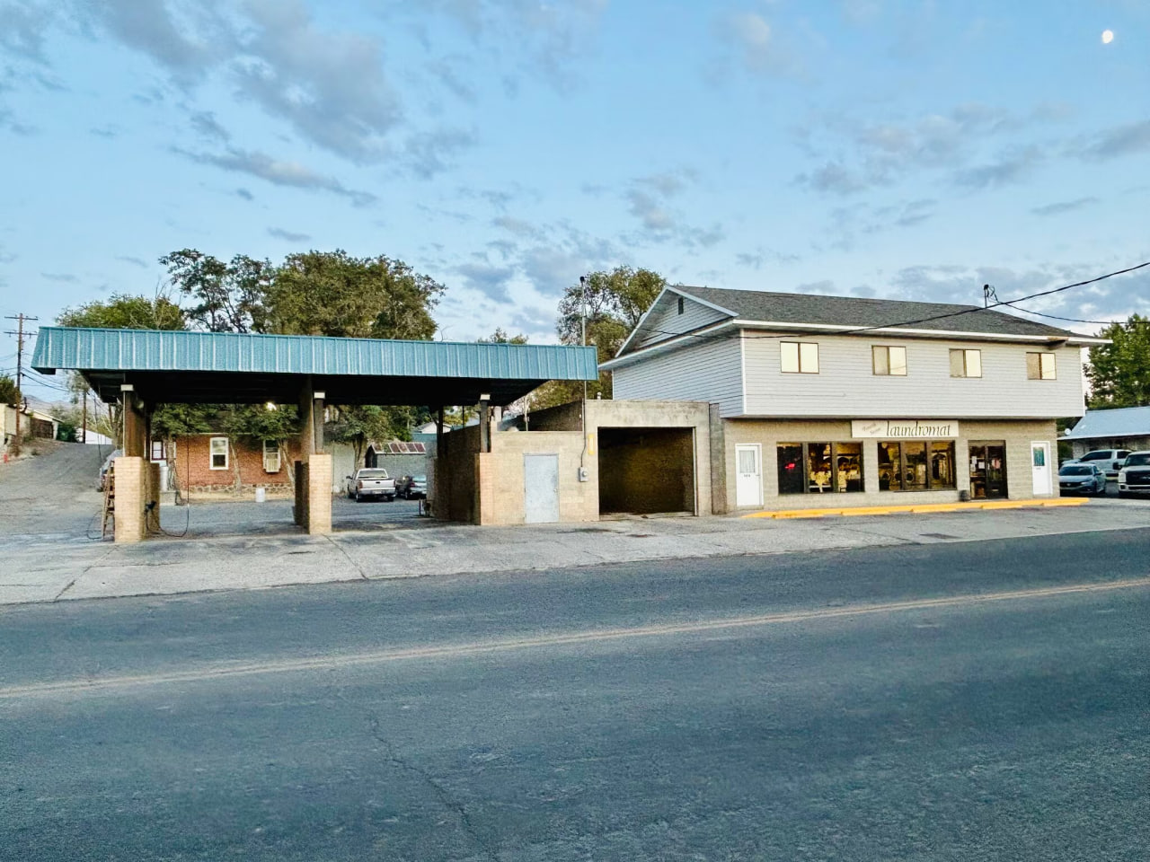Carwash & Laundromat Building